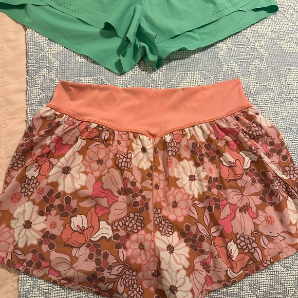 LOT of 2 Women’s LABJOY Green and AERIE Floral Athletic Shorts Sz L - Picture 6 of 13